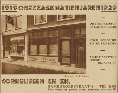 717260 Fotoadvertentie van Cornelissen & Zn., schoenenwinkel, Hamburgerstraat 6 te Utrecht, bij het 10-jarig bestaan ...